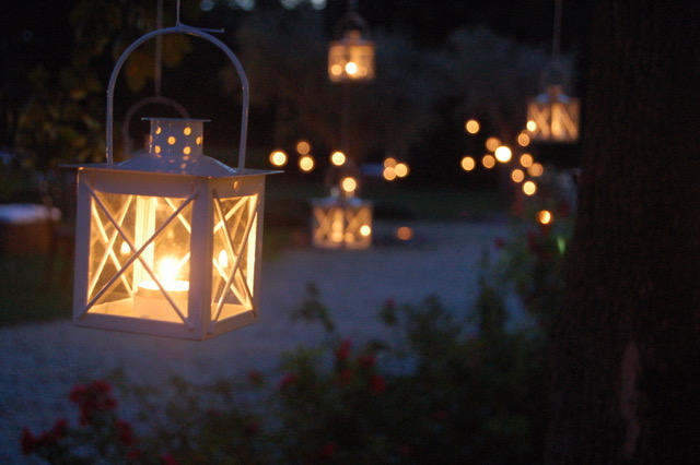 Allestimento con lanterne a Casa Tormene